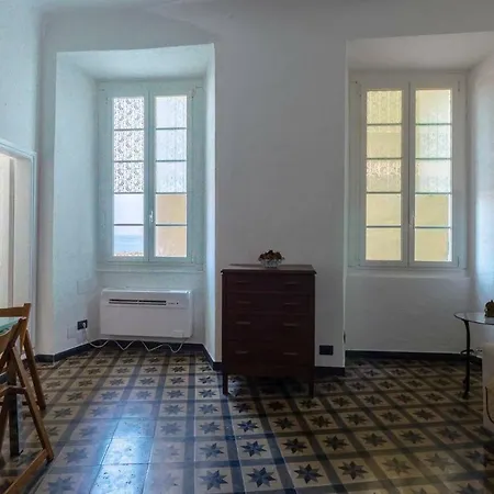 Joivy Charm 1 Bed Apt Overlooking Port Of